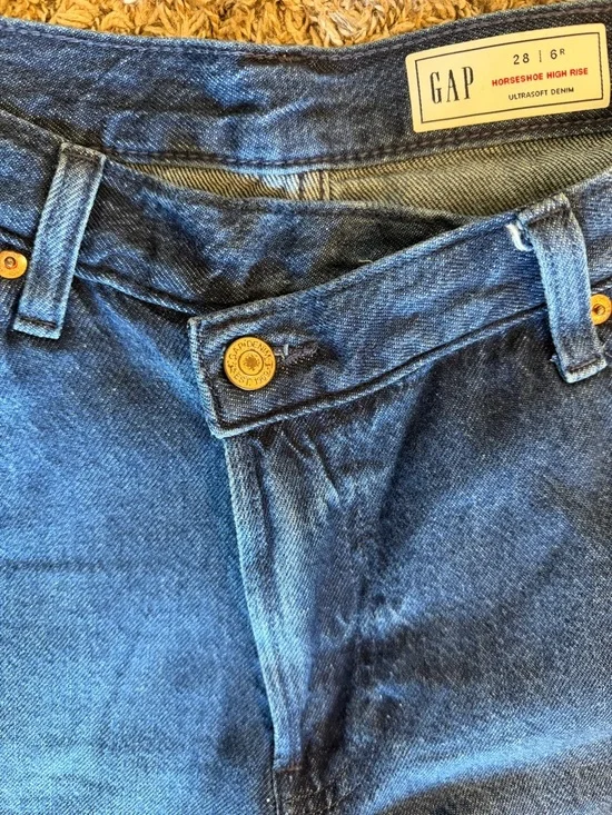 Gap horseshoe high rise ultra soft jeans with crossover waist - Picture 3 of 5